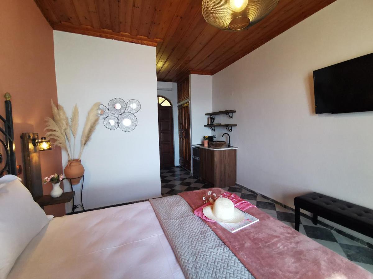 Terracotta Boutique Beach Studios ميثيمْنا المظهر الخارجي الصورة
